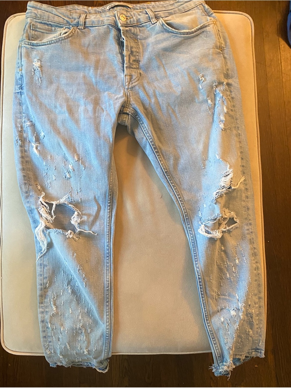 Zara Destructed jeans